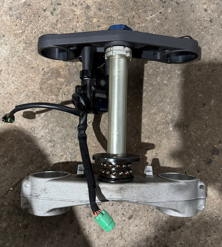 Top bottom yoke - /,