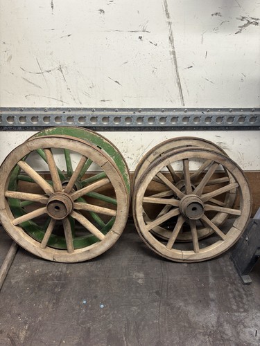 Four small wooden wagon - , wheel
