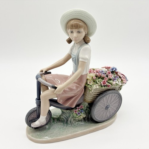 Lladro 5031 girl - girl, with
