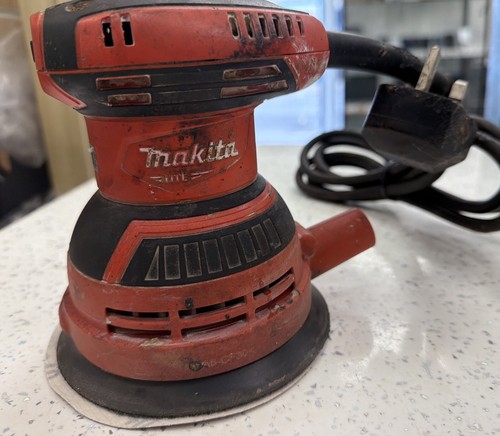 Makita m9204 240v - 240v, orbital