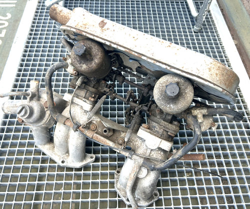 Twin carburettors carbs - twin, su