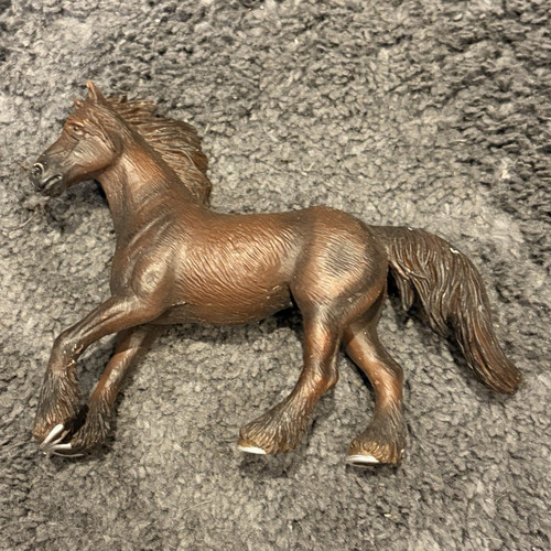 Brown plastic horse - brown,