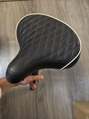 Schwinn black bike seat - schwinn,