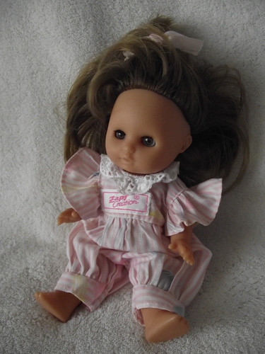 Vintage 1988 zapf doll - 8",