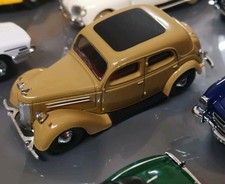 DINKY Collection FORD V8 PILOT