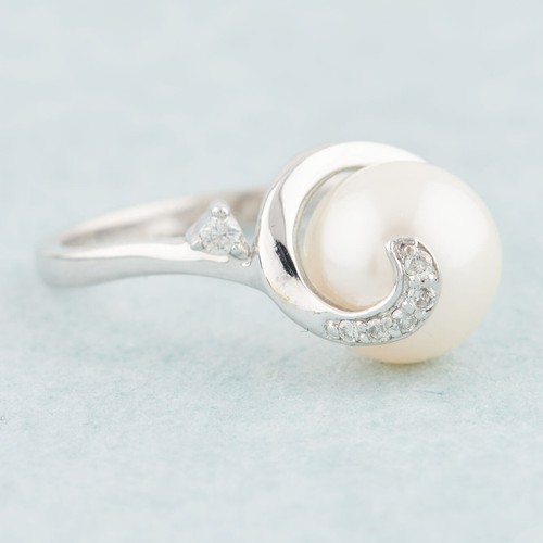 Cultured pearl diamond ring - pearl,