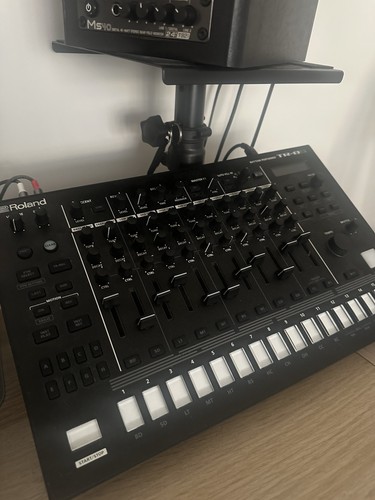 Roland rhythm performer - tr-8s,