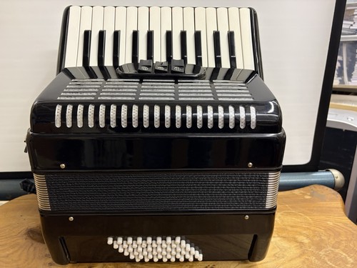 Bass piano accordion - 48,