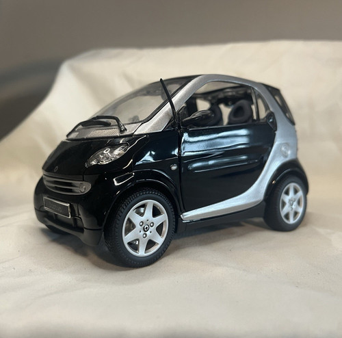 Maisto smart fortwo - 1:18,