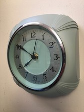 vintage 1960’s bakelite wall/kitchen clock