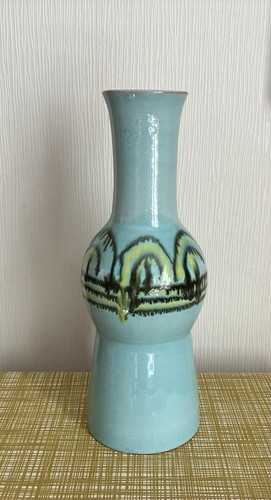 Mid century stylised - mid,