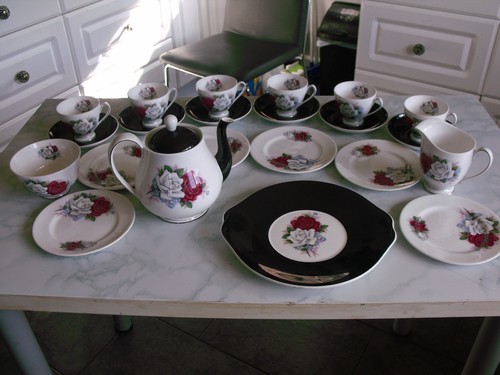 Peice english bone china - 22,