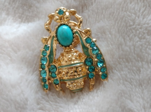 Pretty turquoise shades fruit