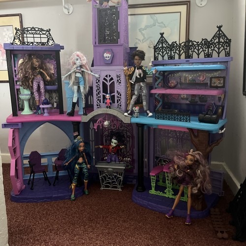 Monster high playset - monster, haunted