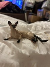 Resin Siamese Cat Lying Down Figur