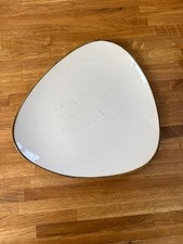 Churchill Stonecast Triangle Plates X6 Barley White 22.9cm