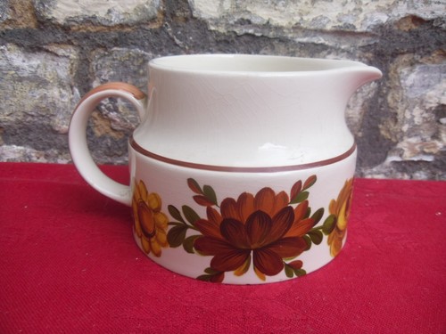 Crown devon jug pint bold - devon, 1.5