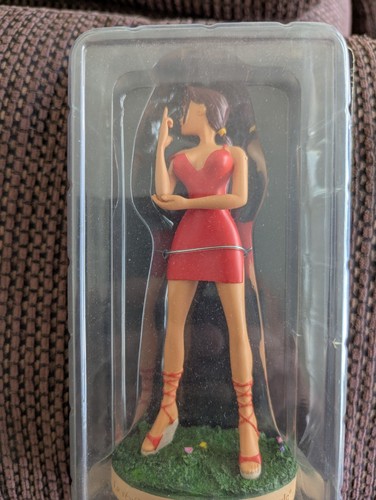 New box lara croft red - in,