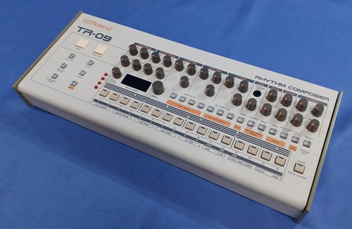 Roland rhythm composer - tr-09,
