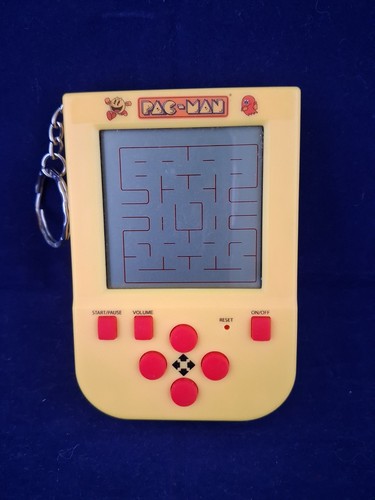 Retro pac man keyring - pac-man,