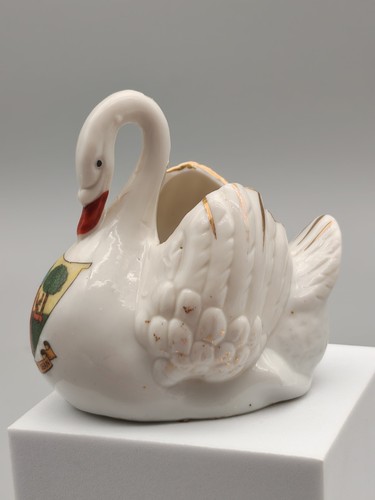 China crested ware swan from - china, ware,