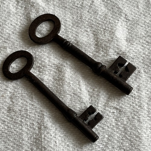 Antique pair cast iron - antique, keys