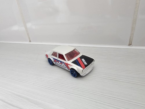 Hot wheels datsun nissan - datsun,