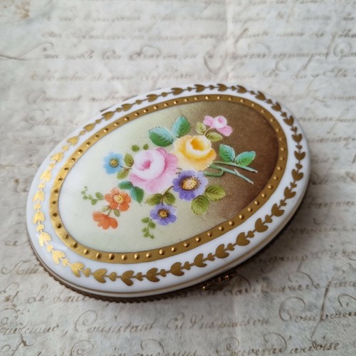 Painted porcelain box - , signed
