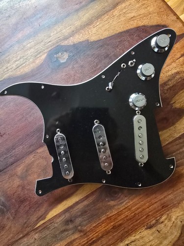 Fender strat loaded pickguard - fender,