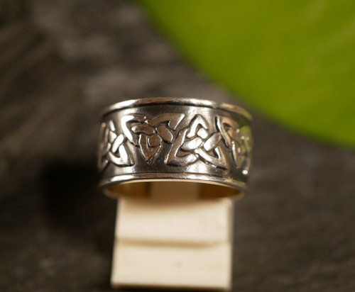 Strong silver ring pattern - strong,