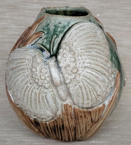 Beautiful rare studio pottery - beautiful,