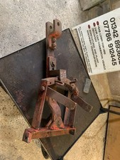 Swinging drawbar assembly    X