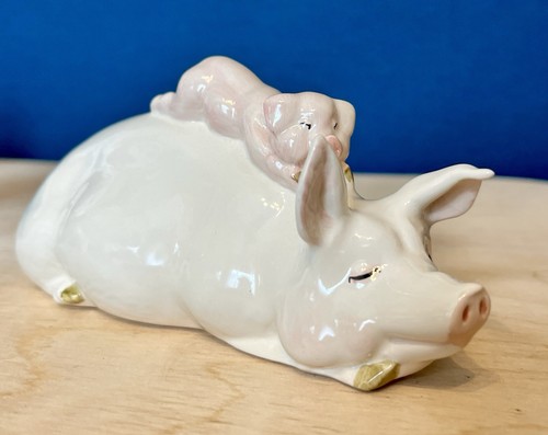 Beswick piggy pack - piggy,