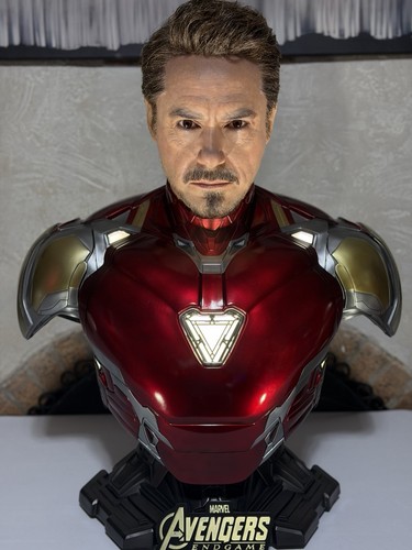 Life size bust robert - life,