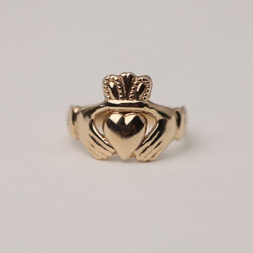 9ct yellow gold - gold, claddagh
