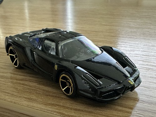 Hot wheels ferrari - hot,