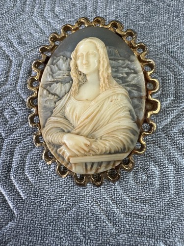 Mona lisa cameo brooch - mona,