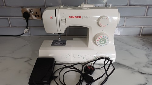 Singer talent 3321 - singer, white