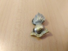 Ubique badge military metal collectable ?? Cap badge ??