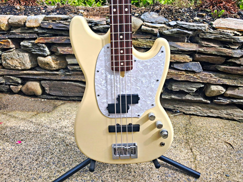 Atelier baby bass guitar - z,