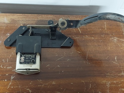 Singer cabinet mount knee - singer,