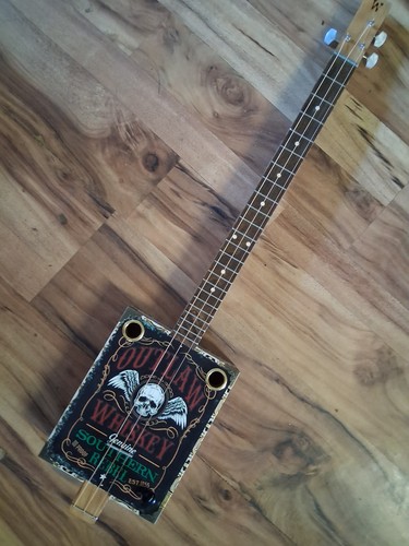Weeklyhouse cigar box guitar - weeklyhouse,