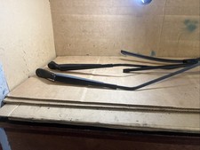 RENAULT SCENIC MK 3 2012  FRONT PAIR OF WIPER ARMS  288860004R 288810004R