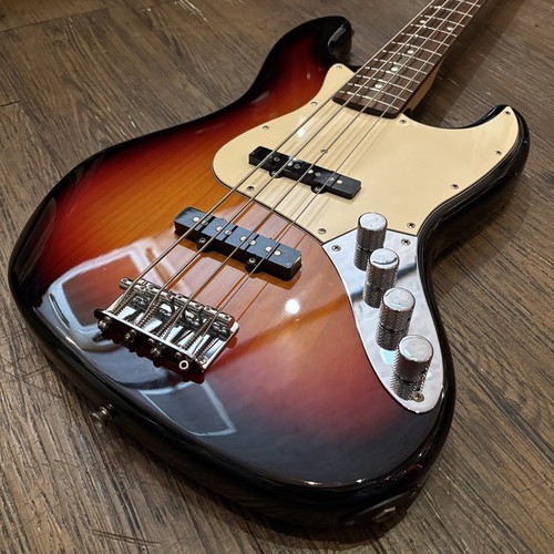 Squier fender jazz - by,
