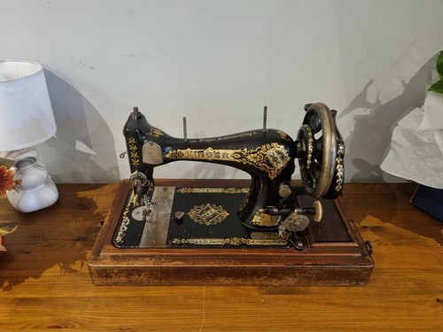 Antique singer hand - hand, crank