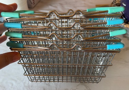 Mini metal shopping baskets - 4,