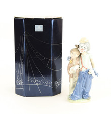 LLADRO 'PALS FOREVER' CLOWN BOY CHILD FIGURE MODEL 7686, BOXED