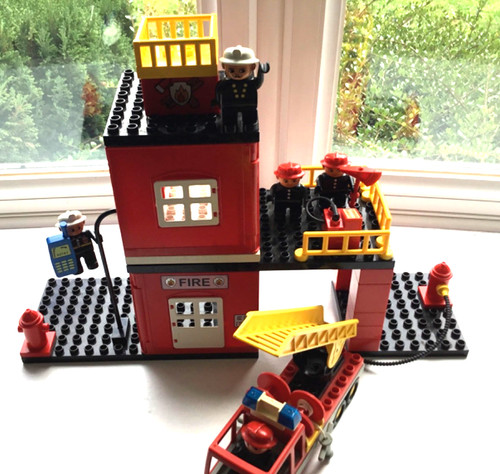 Duplo fire station engine - station,fire,