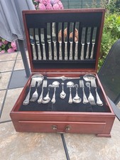GEORGE BUTLER SILVER PLATED KINGS PATTERN CUTLERY IN MAHOGANY CASE. 61 PIECES