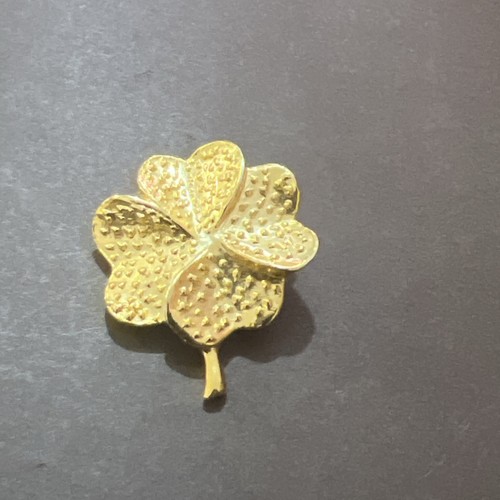 Vintage gold tone brooch - gold-tone,